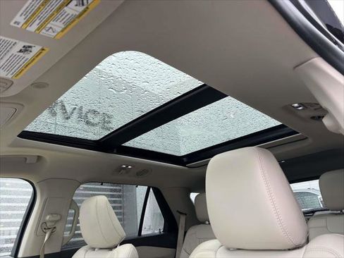 Used 2020 Ford Explorer Platinum w/ Premium Technology Package image 20