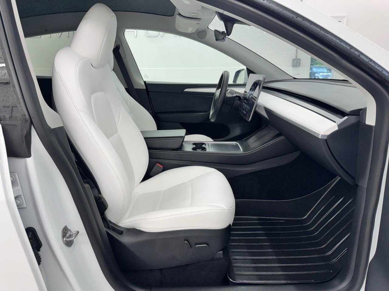 Used 2023 Tesla Model Y Performance AWD/4WD image 17