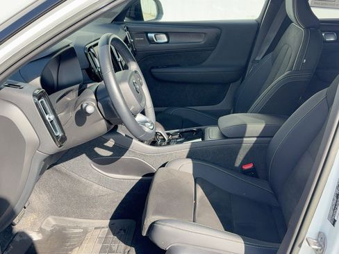 Certified 2023 Volvo XC40 Recharge Ultimate image 5