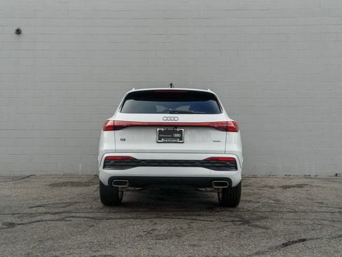 Used 2025 Audi Q5 Premium Plus w/ Premium Plus AWD/4WD image 6