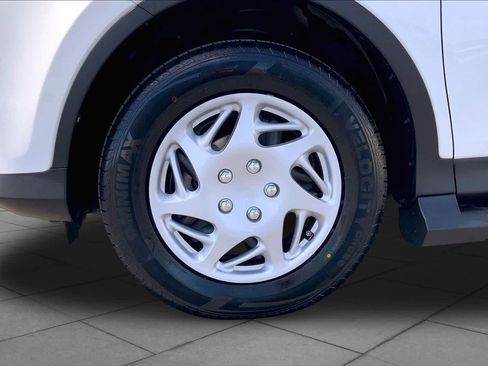 Used 2015 Toyota RAV4 LE AWD/4WD image 10