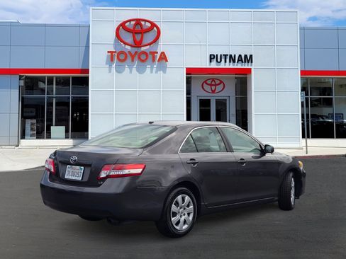 Used 2011 Toyota Camry LE FWD image 4