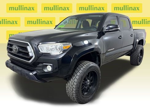 Used 2022 Toyota Tacoma SR5 w/ Technology Package image 15