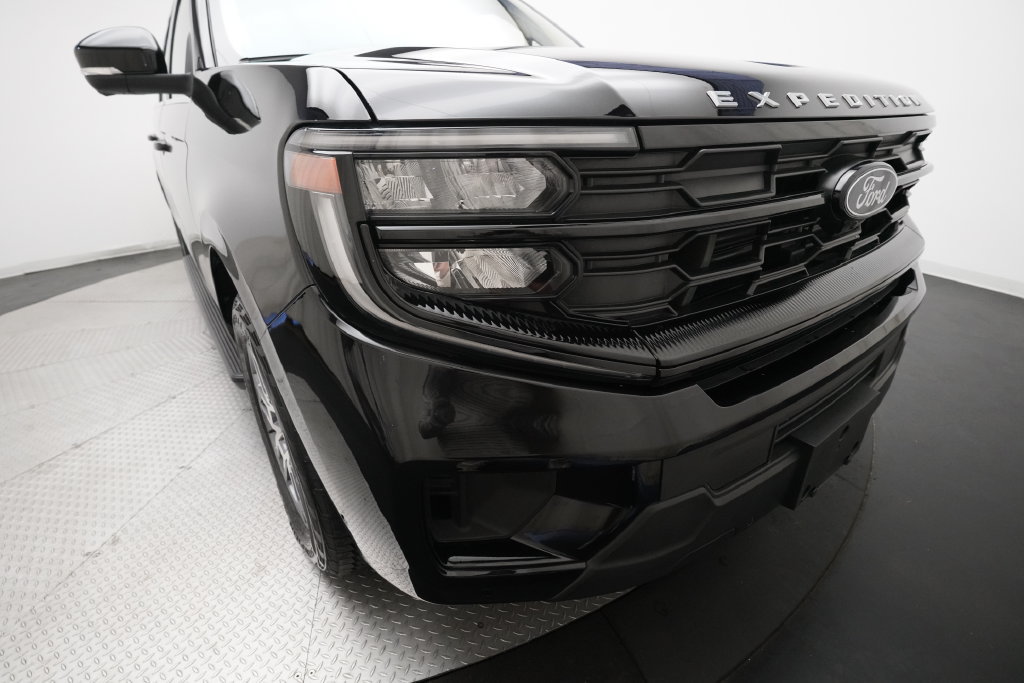 Used 2025 Ford Expedition Max Active AWD/4WD image 24