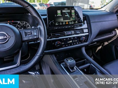 Used 2025 Nissan Pathfinder SL w/ Black Appearance Package FWD image 33