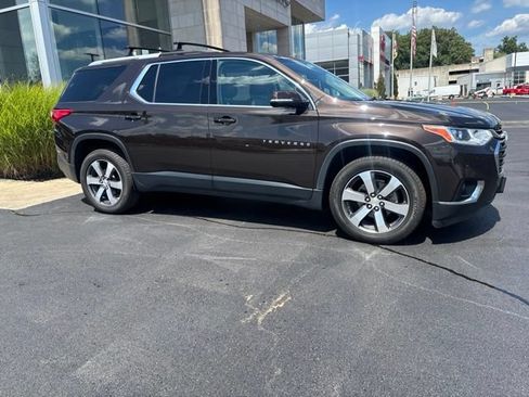 Used 2018 Chevrolet Traverse LT FWD image 4