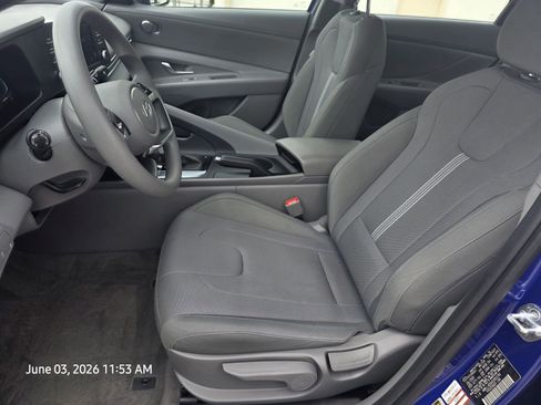 Certified 2025 Hyundai Elantra SE FWD image 12
