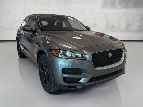 Used 2017 Jaguar F-PACE Premium image 3