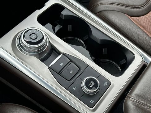 Used 2021 Ford Explorer King Ranch w/ Premium Technology Package image 22