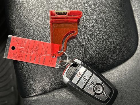 Used 2022 Ford Edge Titanium image 39