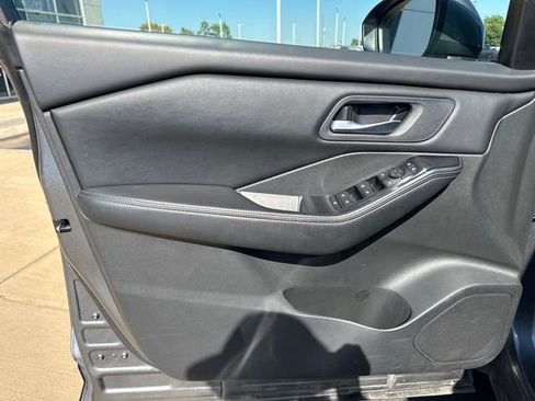 Used 2024 Nissan Rogue SV image 18