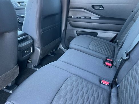 New 2025 Nissan Pathfinder S image 5