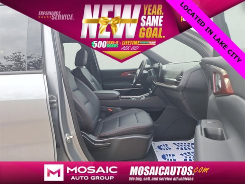 Used 2025 Chevrolet Traverse Z71 image 10