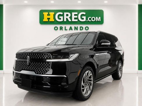 Used 2025 Lincoln Navigator Reserve AWD/4WD image 4