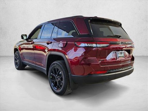 New 2025 Jeep Grand Cherokee Altitude image 9