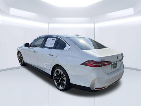 Used 2026 BMW 530i w/ Premium Package RWD image 5