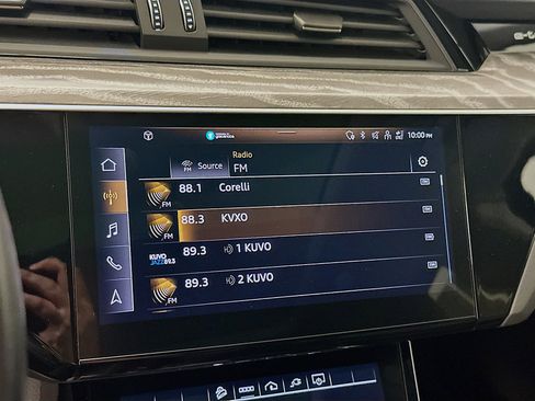 Used 2022 Audi e-tron Premium AWD/4WD image 21