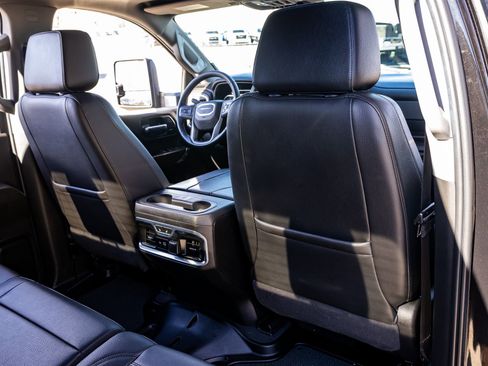 Used 2023 GMC Sierra 2500 Denali w/ Denali Black Diamond Edition AWD/4WD image 30