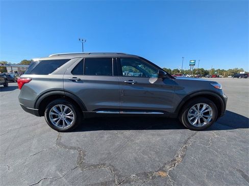 Used 2023 Ford Explorer Limited image 3