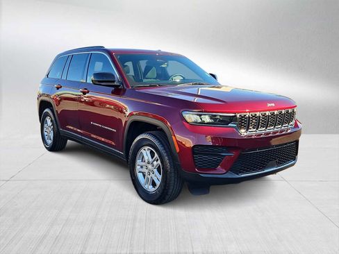 Used 2025 Jeep Grand Cherokee Laredo w/ Luxury Tech Group I image 2