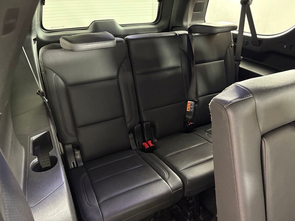 Used 2025 Chevrolet Suburban Z71 AWD/4WD image 40