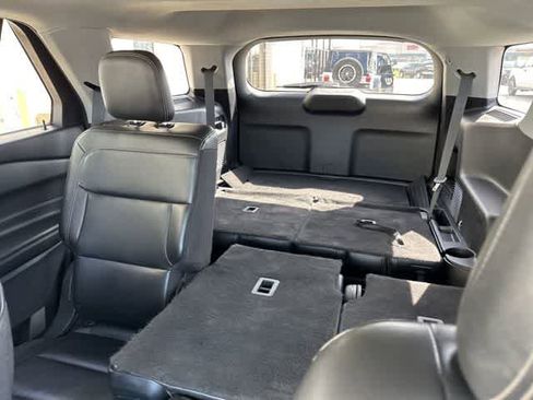 Used 2020 Ford Explorer XLT w/ Equipment Group 202A image 5