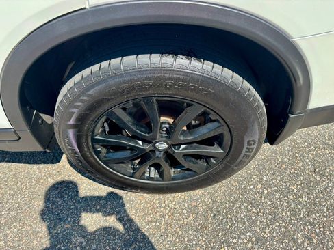 Used 2018 Nissan Rogue SV AWD/4WD image 38