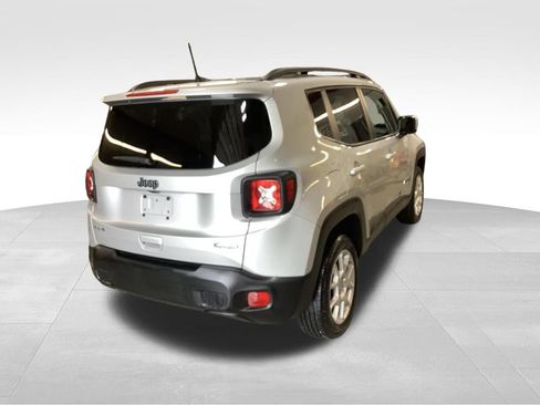 Certified 2020 Jeep Renegade Latitude w/ Cold Weather Group AWD/4WD image 6