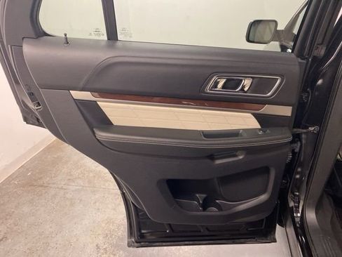 Used 2019 Ford Explorer Platinum image 23