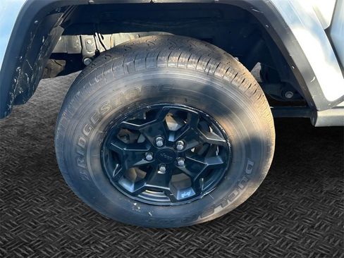 Certified 2021 Jeep Gladiator Willys image 4