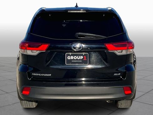 Used 2019 Toyota Highlander XLE image 2