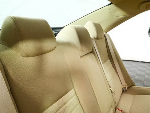 Used 2017 Toyota Camry LE image 17