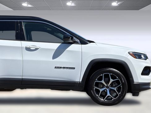 Used 2025 Jeep Compass Limited AWD/4WD image 34