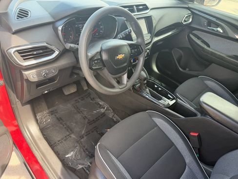 Used 2023 Chevrolet TrailBlazer LT image 2