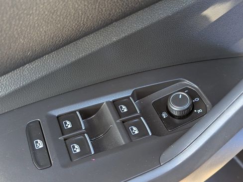 Used 2022 Volkswagen Jetta SE image 25