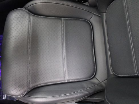 Used 2023 Mercedes-Benz C 300 Sedan image 13