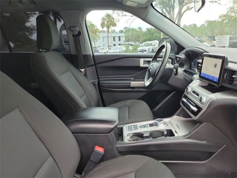 Used 2022 Ford Explorer XLT image 35