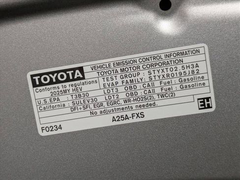 Used 2025 Toyota Sienna XSE image 27