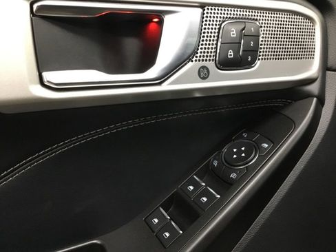 Used 2020 Ford Explorer Limited w/ Class III Trailer Tow Package image 7