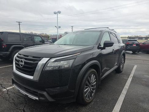 Certified 2025 Nissan Pathfinder SL w/ SL Premium Package image 4