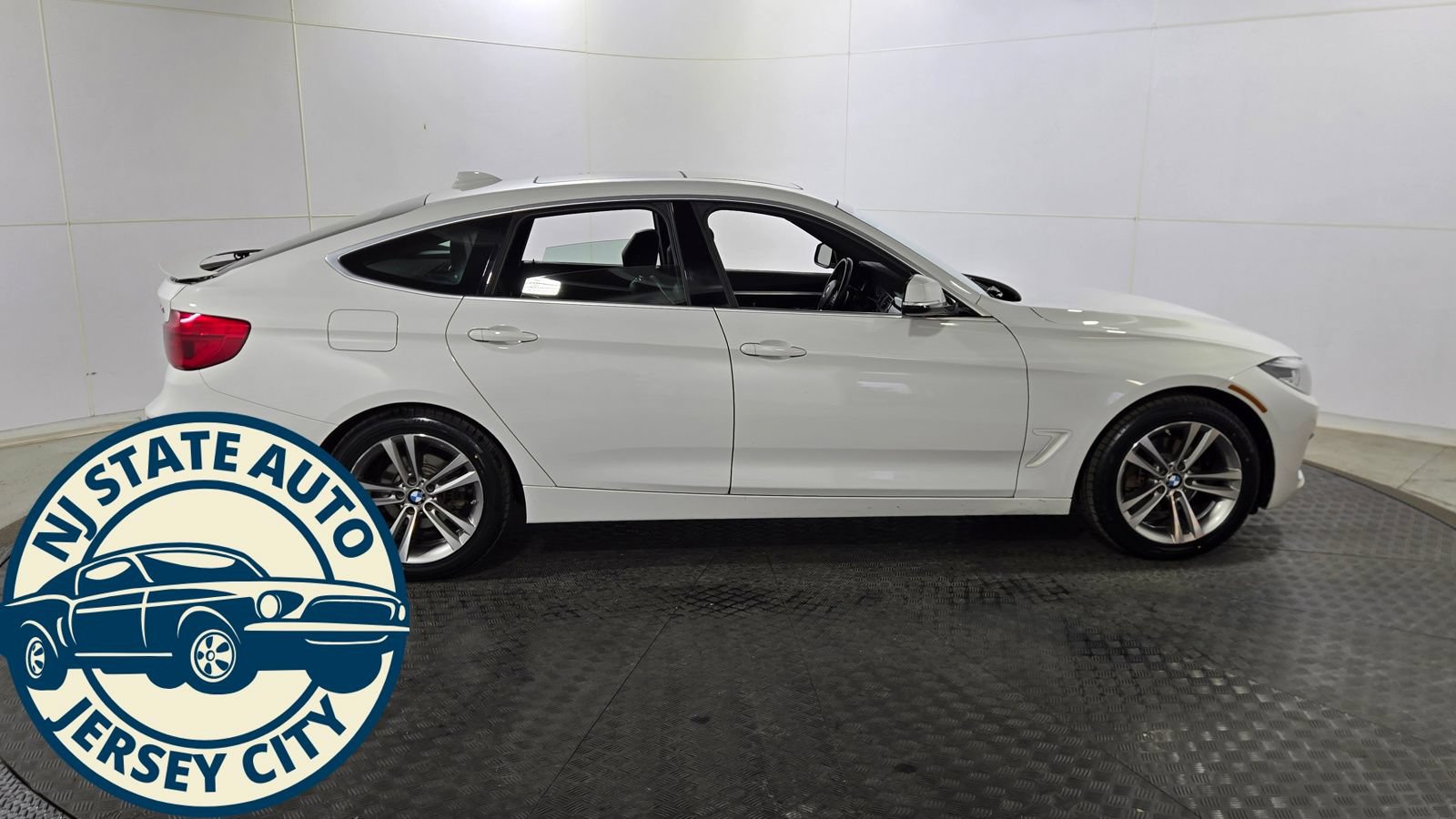 Used 2019 BMW 330i Gran Turismo xDrive w/ Convenience Package AWD/4WD image 14
