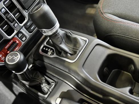 Used 2026 Jeep Gladiator Rubicon AWD/4WD image 17