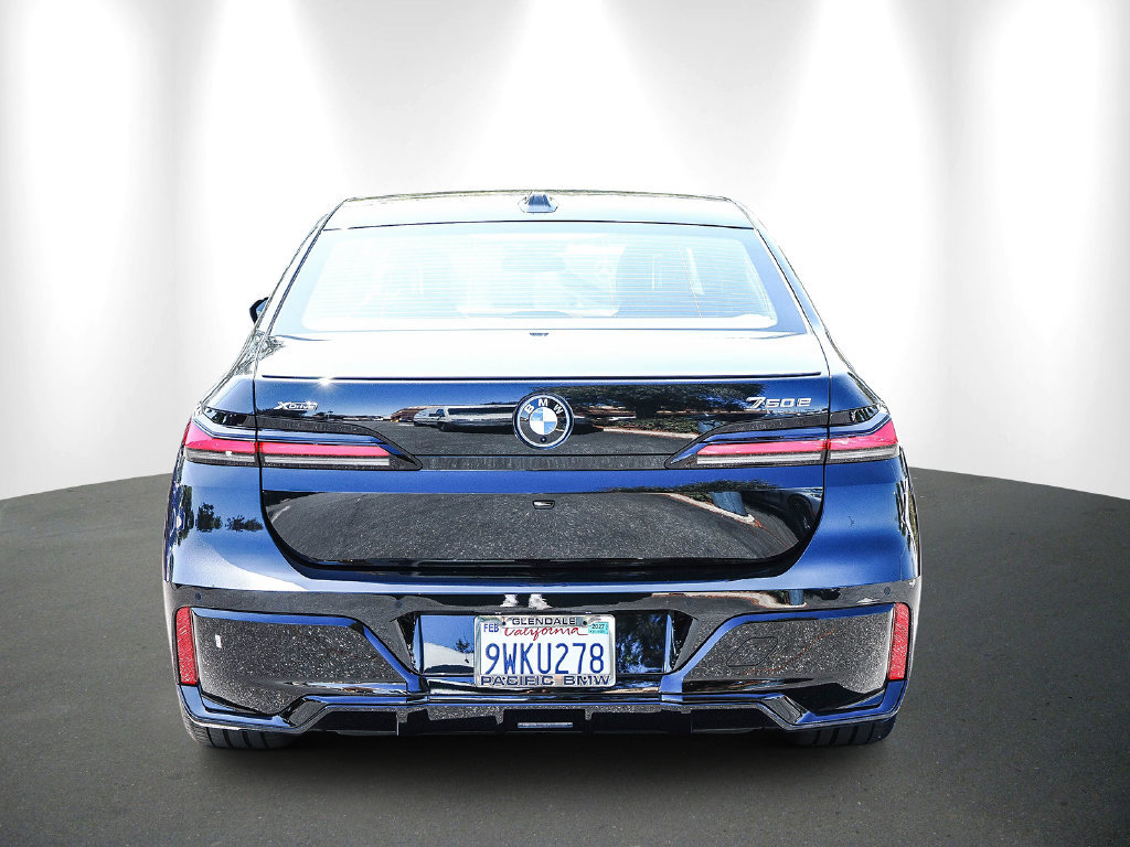 Used 2026 BMW 750e xDrive AWD/4WD image 5