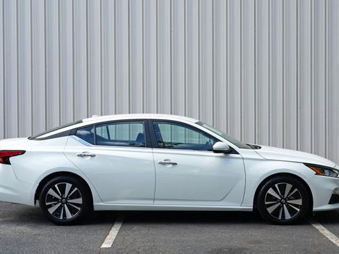 Used 2022 Nissan Altima 2.5 SV FWD image 45