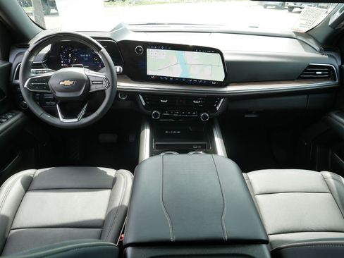 Used 2025 Chevrolet Tahoe Premier AWD/4WD image 10