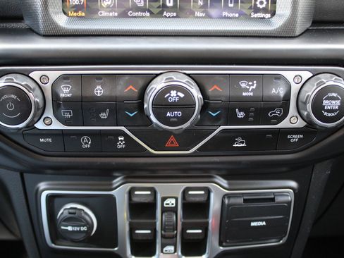 Used 2022 Jeep Gladiator Overland w/ Popular Equipment Package AWD/4WD image 31