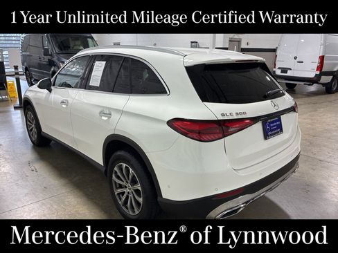 Used 2025 Mercedes-Benz GLC 300 4MATIC image 4