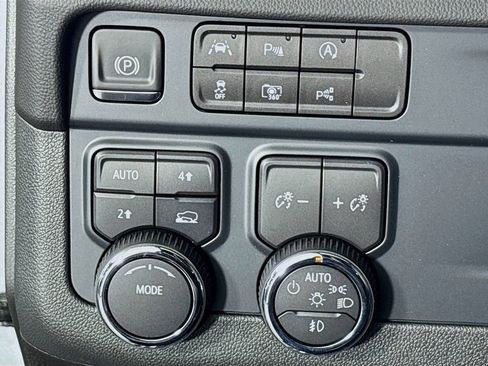 New 2025 Chevrolet Suburban Premier image 10