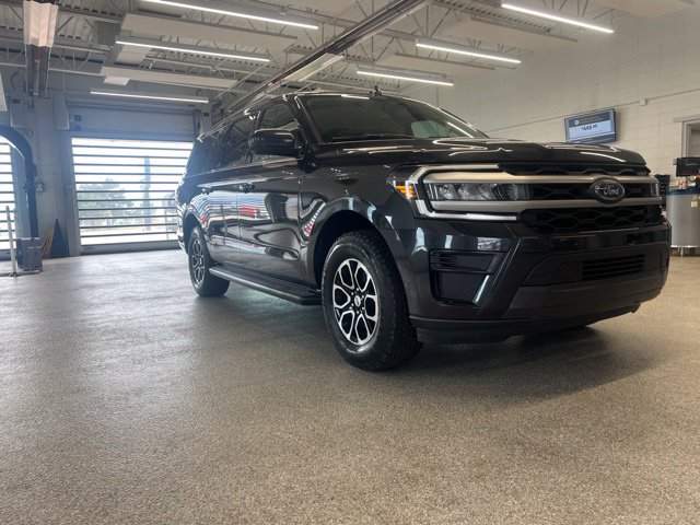 Used 2024 Ford Expedition Max XLT AWD/4WD image 3