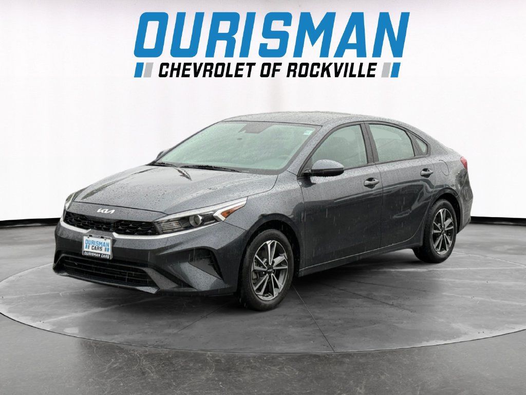 Used 2023 Kia Forte LXS w/ LXS Technology Package FWD image 2
